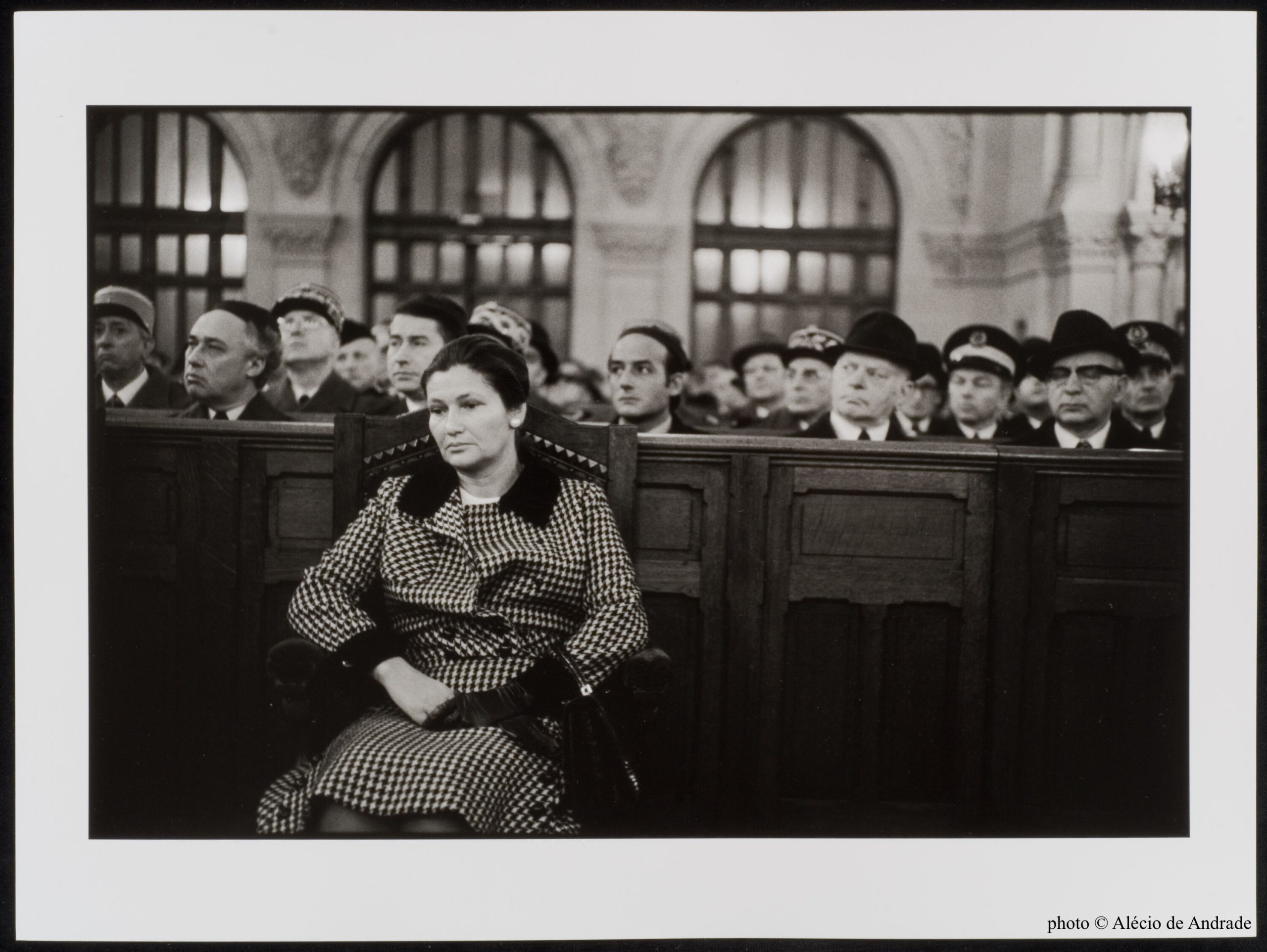 Simone Veil  lors de la commémoration de la libération d’Auschwitz le 27 janvier 1975, Grande synagogue rue de la Victoire de Alécio de Andrade (1938 – 2003)
