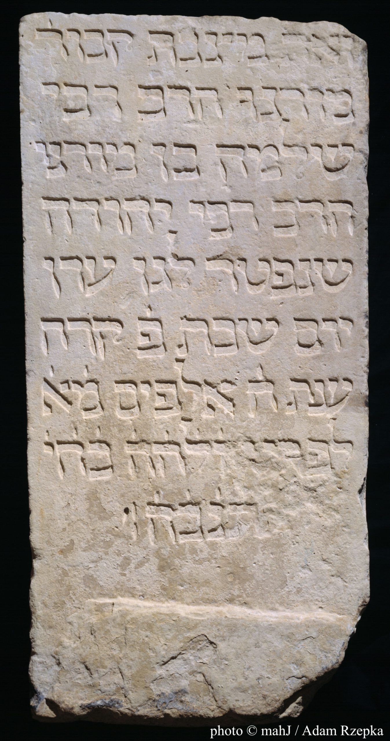Stèle funéraire juive médiévale de 1281