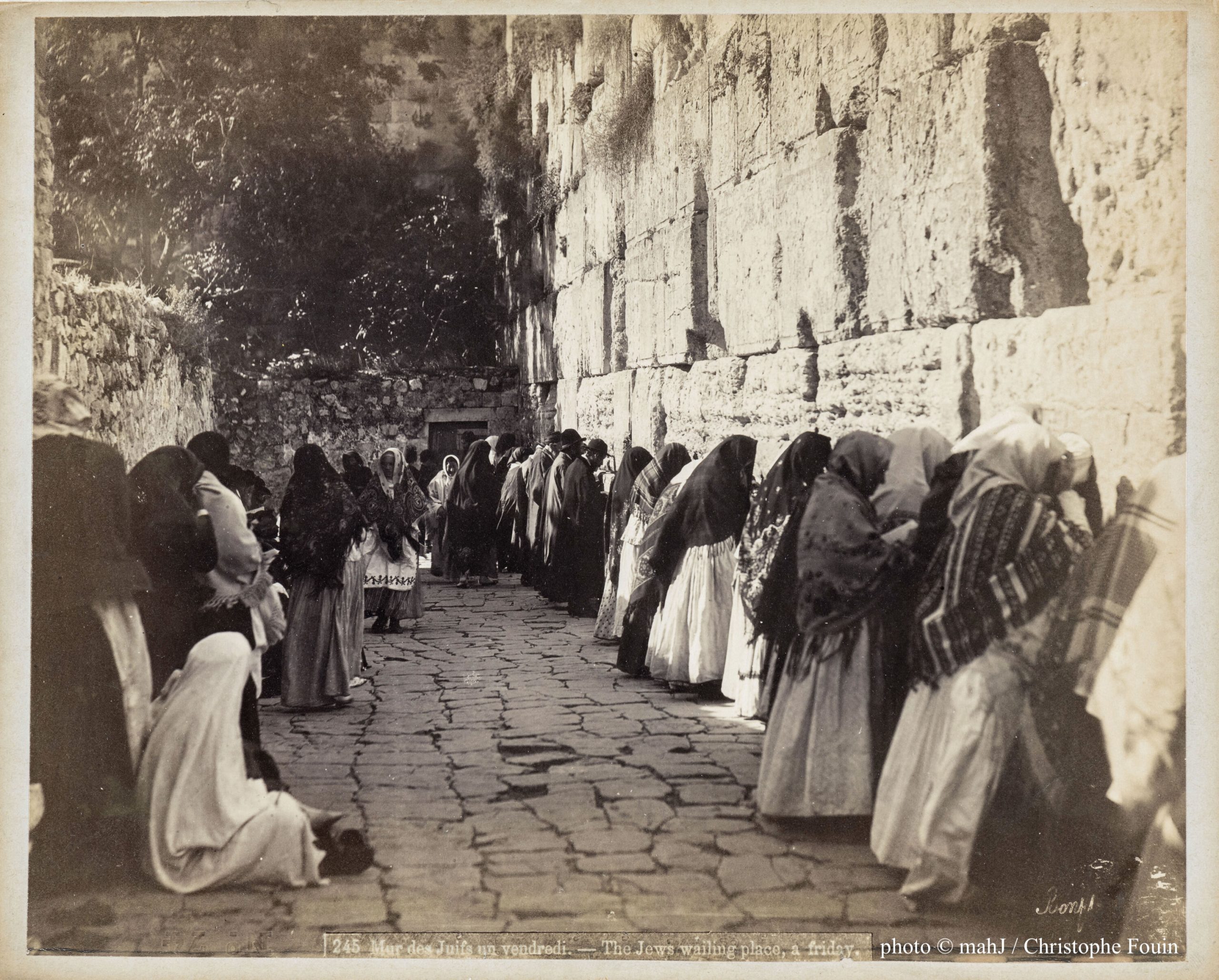 « Mur des Juifs un vendredi » le mur des lamentation – le mur occidental – Kotel Hama’aravi vu par Félix Bonfils