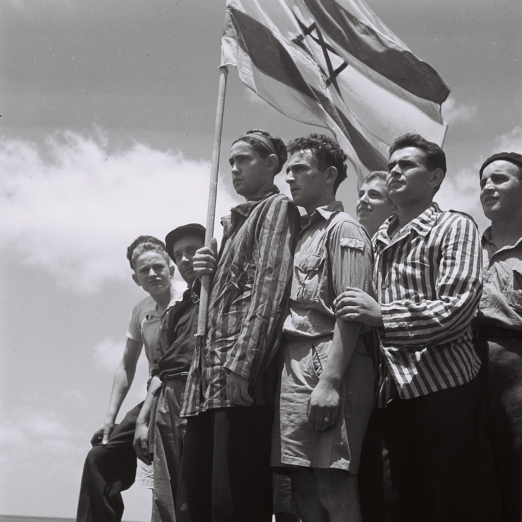 Arrivée aux bords du Mataroa des survivants de Buchenwald au port de Haïfa avant leur arrestation par la police britannique, le 15 juillet 1945